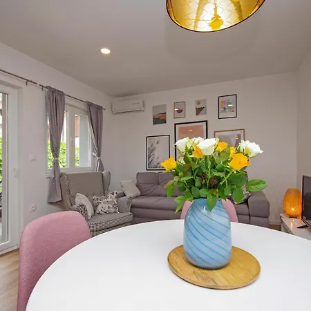 Luny Apartamento Makarska