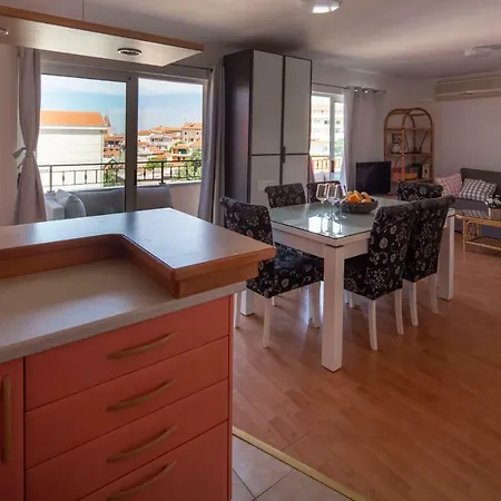 Luny Apartman *