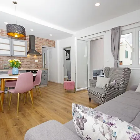 Apartament Luny *