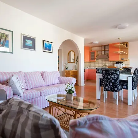 Luny Apartament *