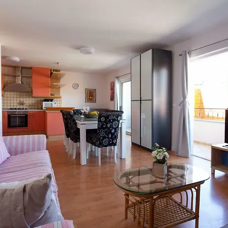 Luny Apartament *