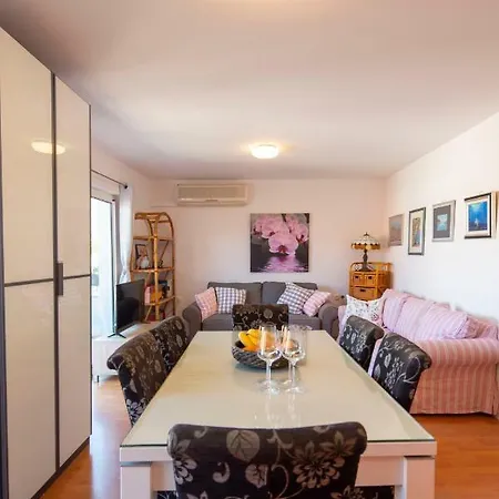 Luny Apartament Makarska